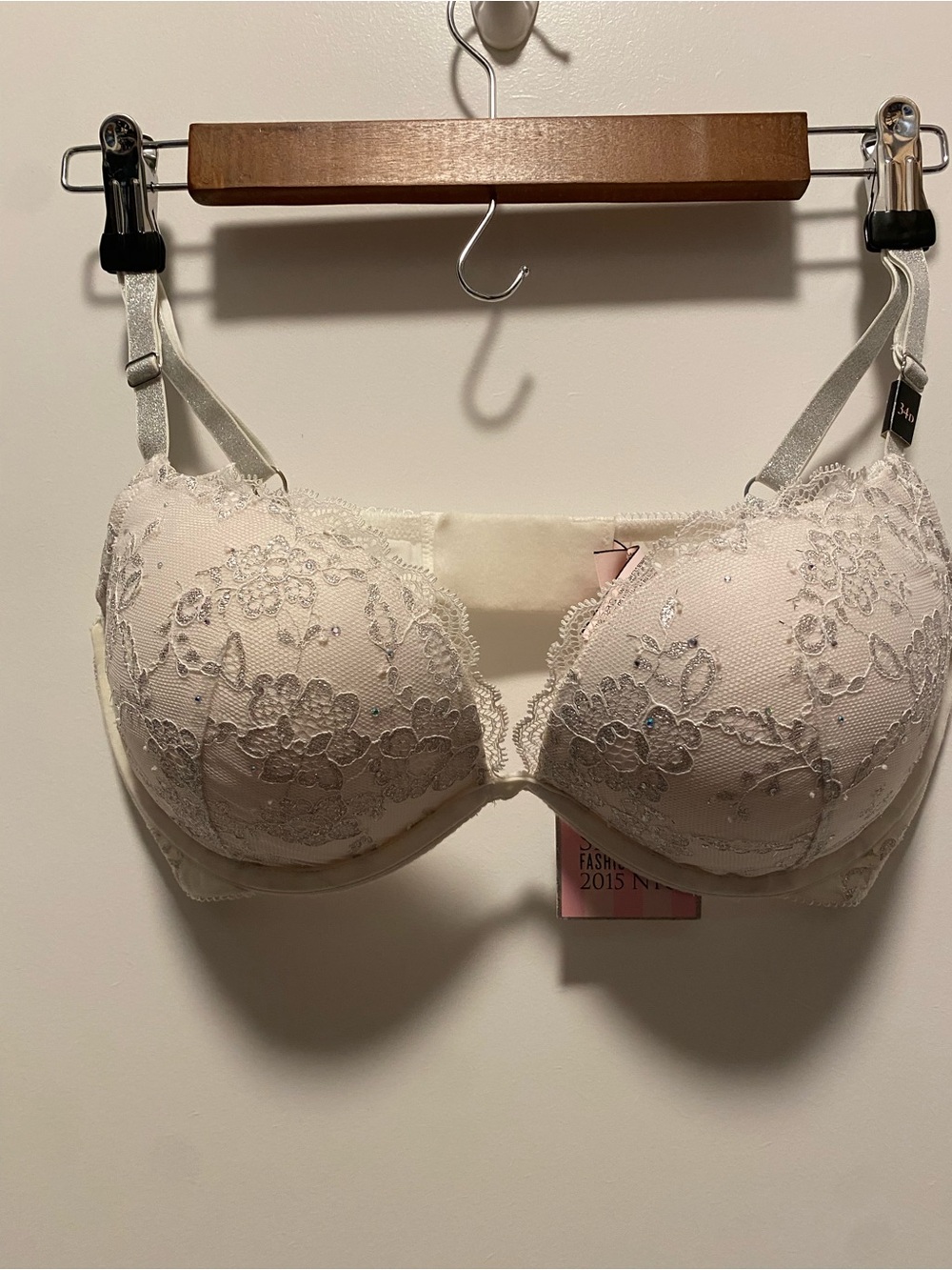 34D Victoria's Secret Embroidered Lace Underwire Bra - white